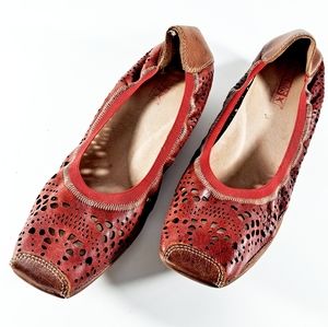 Pikolinos Red Leather Elasticized Flats